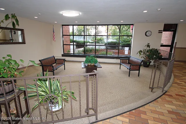 $435,000 | 100 Colfax Avenue, Unit 6D | Grant City