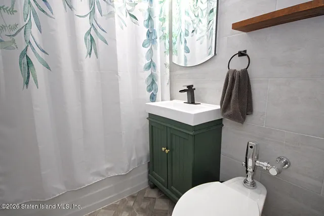 $435,000 | 100 Colfax Avenue, Unit 6D | Grant City