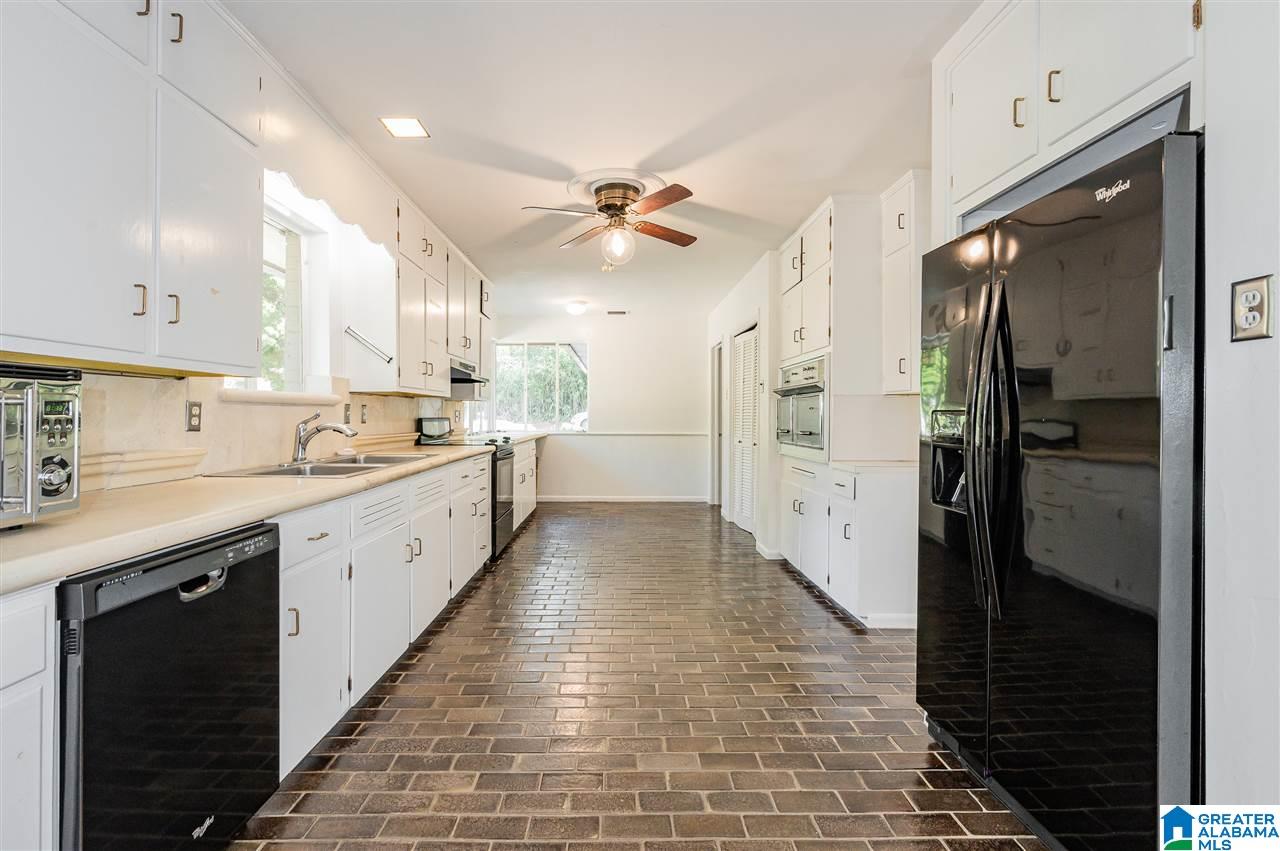 2716 Woodridge Road Birmingham, AL 35223 - Photo 9 of 37
