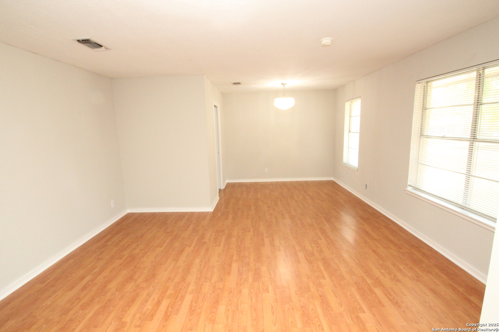 310 Threadneedle Lane San Antonio, TX 78227 - Photo 4 of 27