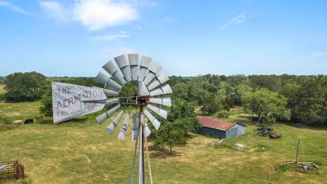 $669,000 | 145 Stolle Lane, Flatonia, TX 78941