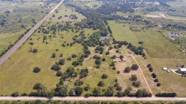 $669,000 | 145 Stolle Lane, Flatonia, TX 78941