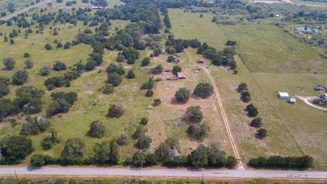 $669,000 | 145 Stolle Lane, Flatonia, TX 78941