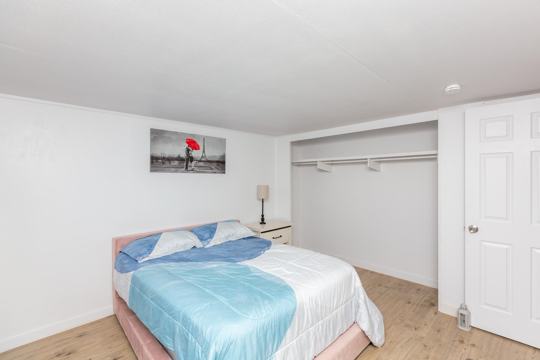 424 32 Road, Unit 112 Clifton, CO 81520 - Photo 30 of 41 a bedroom with a bed and a painting on the wall