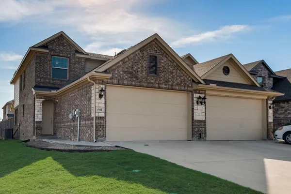 $1,850 | 4929-4931 Sanger Cir Drive, Sanger, TX 76266