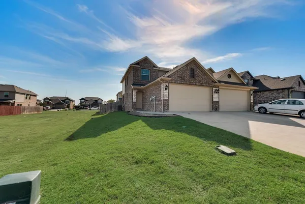 $1,850 | 4929-4931 Sanger Cir Drive, Sanger, TX 76266