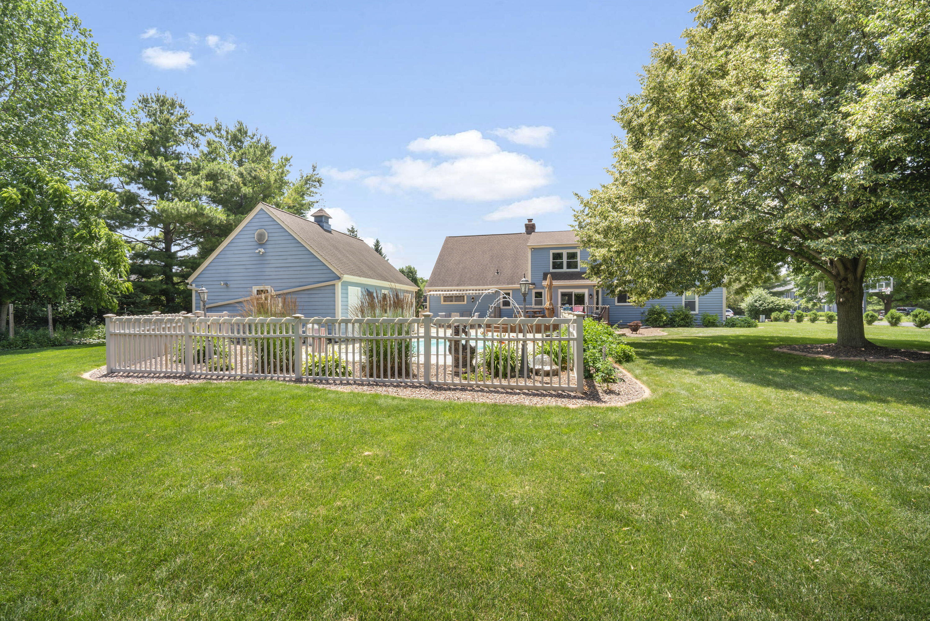149 Hickory Drive Delafield, WI 53018 - Photo 42 of 43 42_imgDSC03414