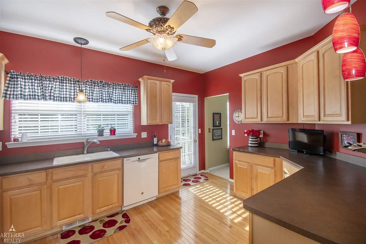 694 West Bluff Court Rochester, MI 48307 - Photo 8 of 35 50021372-7.JPG