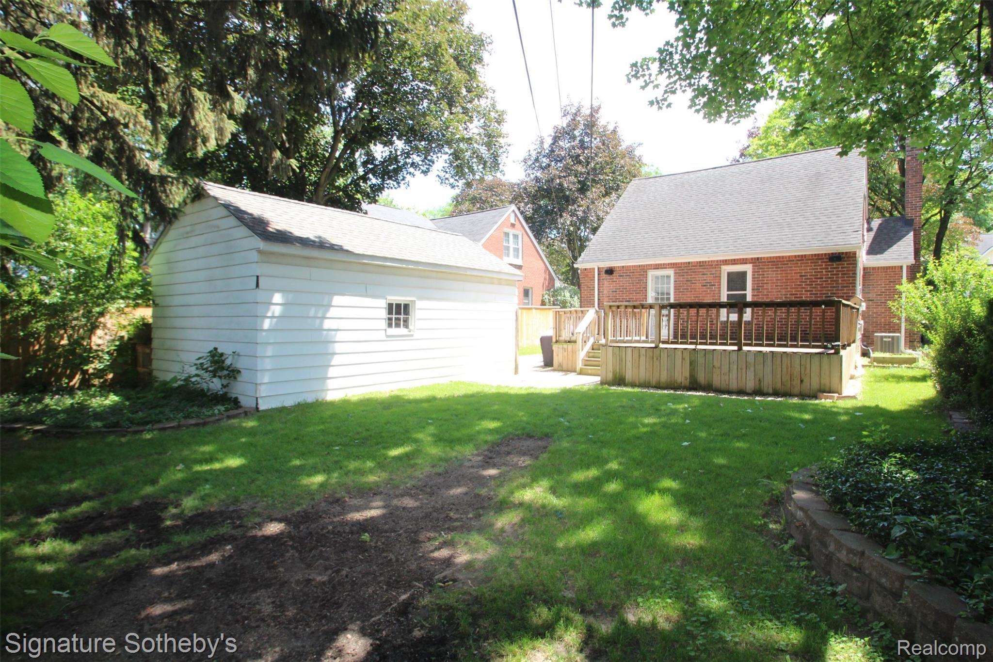 1950 Dorothea Road Berkley, MI 48072 - Photo 40 of 41 32 Backyard4.JPG