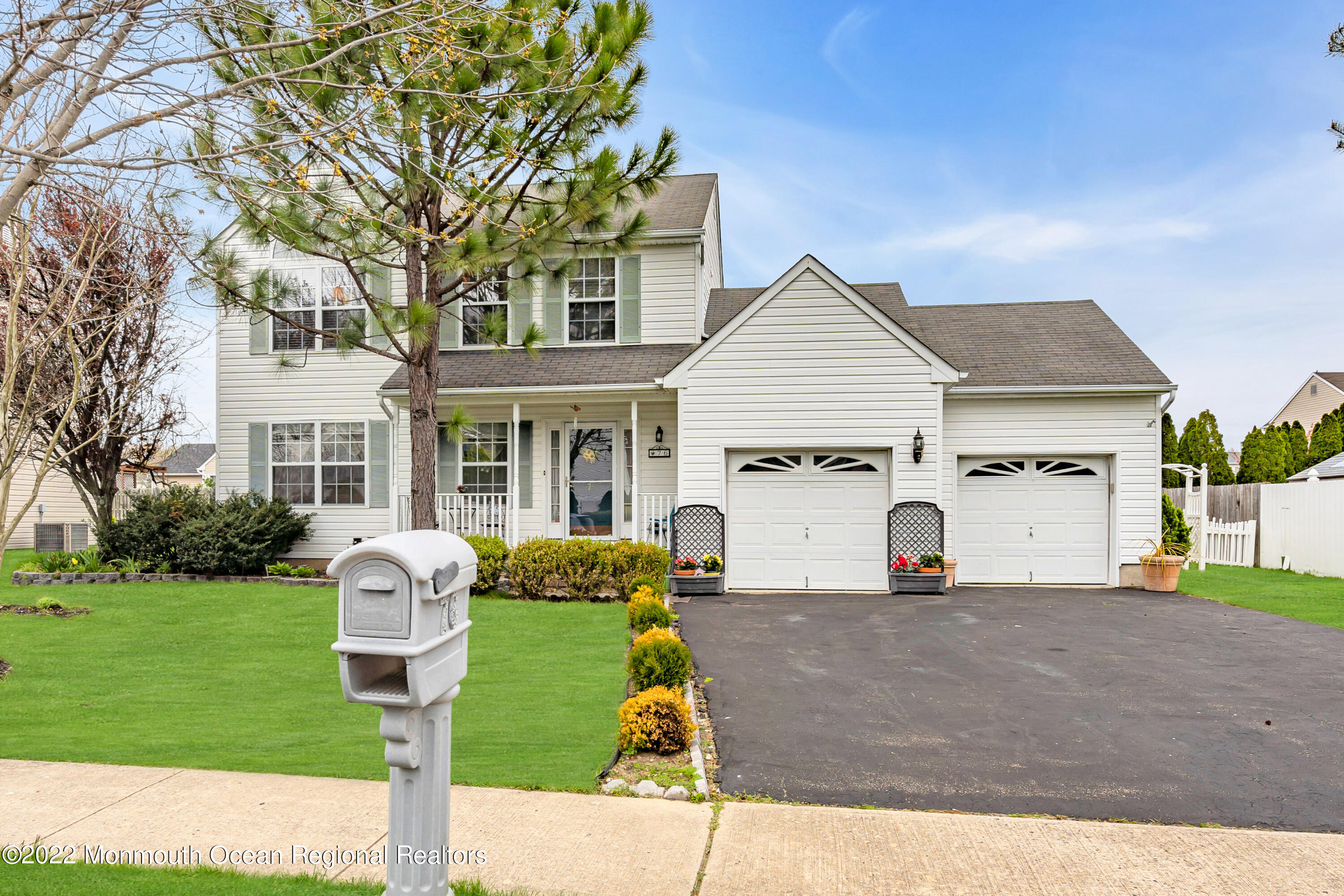 76 West Shenendoah Road Howell, NJ 07731 - Photo 3 of 59 003_dsc03277-1b