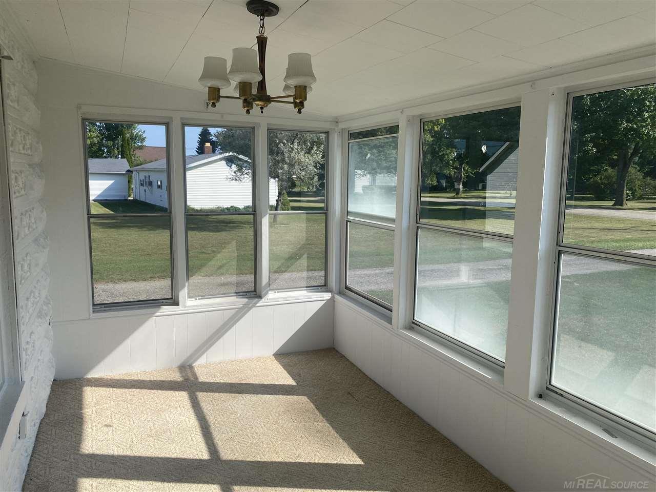 527 North Street Bad Axe, MI 48413 - Photo 3 of 11 SunRoom