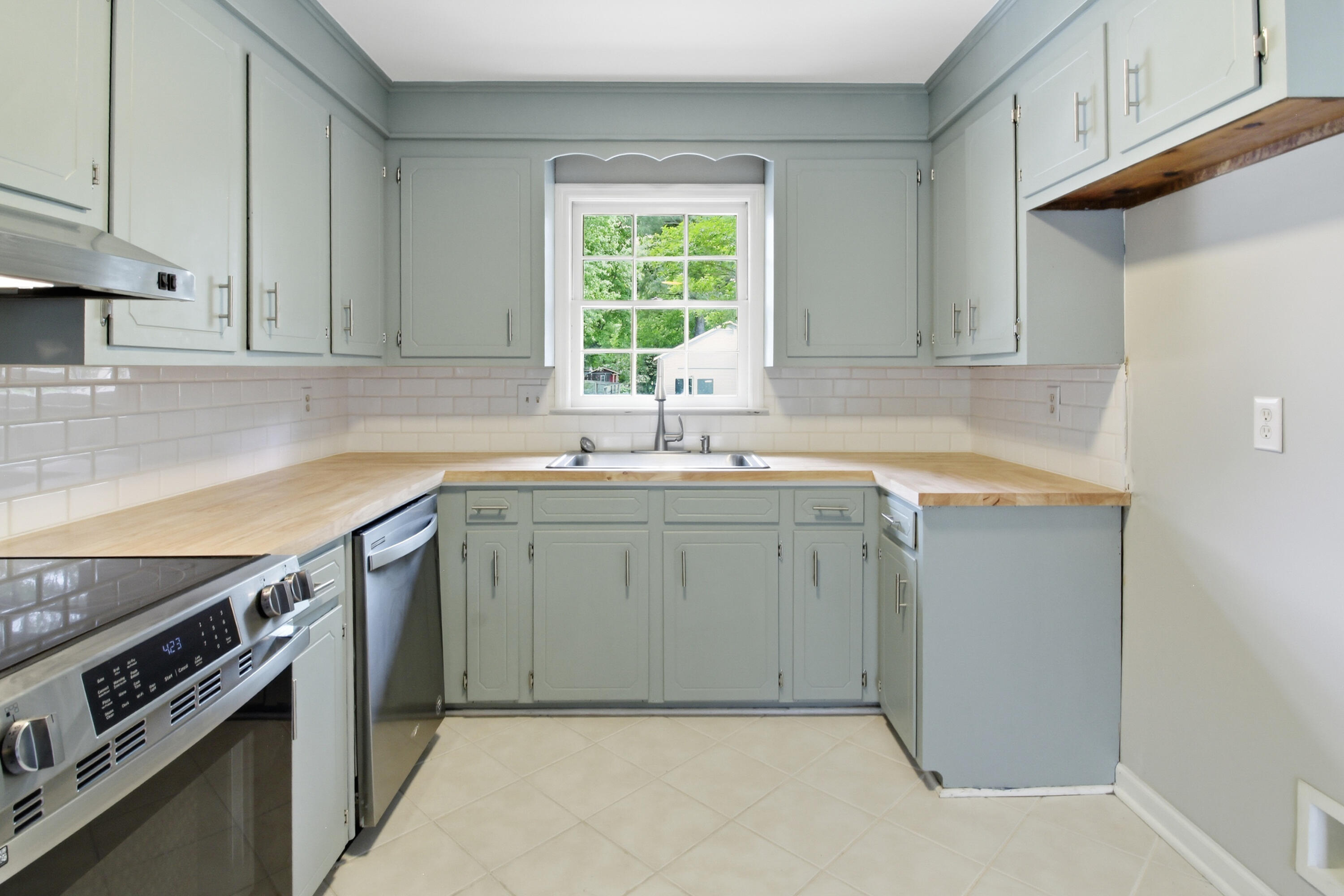 8110 Dearborne Road North Charleston, SC 29406 - Photo 14 of 38