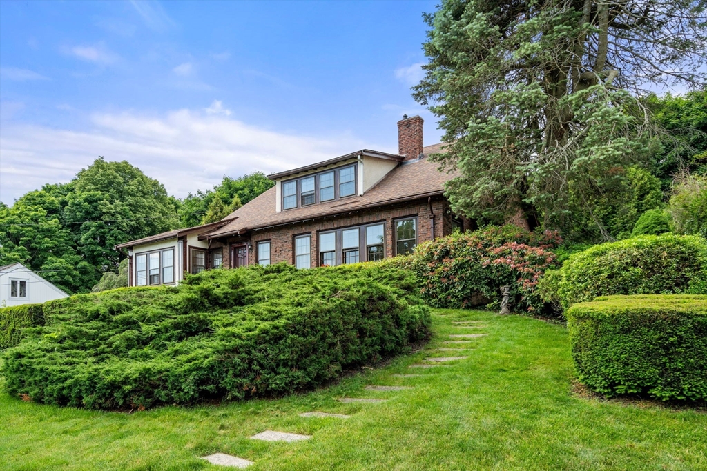 34 Hutchinson Road Arlington, MA 02474 - Photo 1 of 28 Gallery Image 1