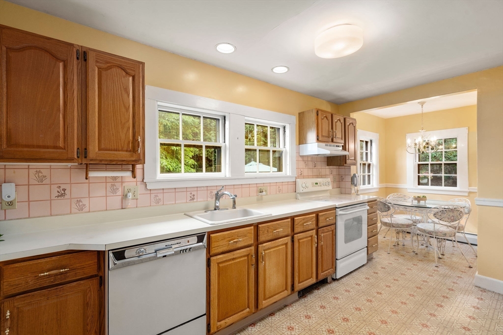 34 Hutchinson Road Arlington, MA 02474 - Photo 11 of 28 Gallery Image 11