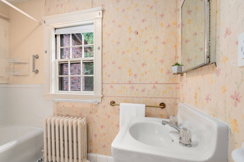 34 Hutchinson Road Arlington, MA 02474 - Photo 15 of 28 Gallery Image 15