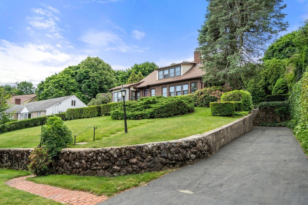 34 Hutchinson Road Arlington, MA 02474 - Photo 2 of 28 Gallery Image 2