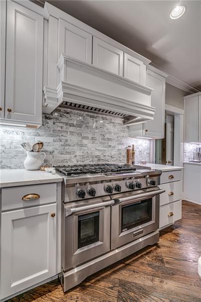 1460 Hollow Tree Drive Pittsburgh, PA 15241 - Photo 6 of 25 Gas burners and double oven for all kinds of gourmet cooking.
