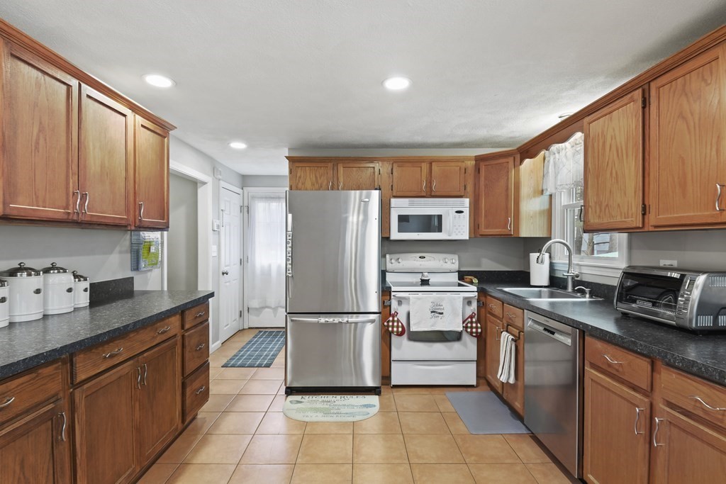 21 Avila Road Billerica, MA 01821 - Photo 11 of 30 Gallery Image 11