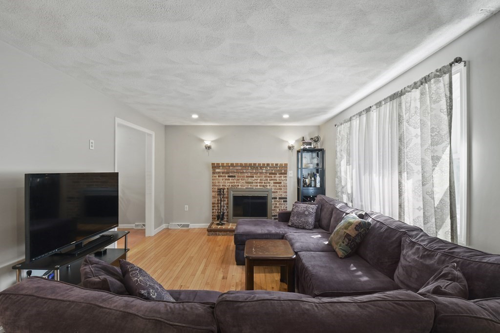 21 Avila Road Billerica, MA 01821 - Photo 7 of 30 Gallery Image 7