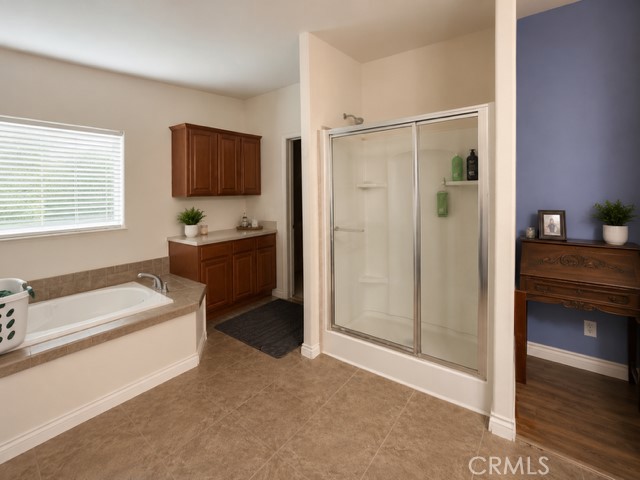28820 Memory Winchester, CA 92596 - Photo 12 of 18 a spacious bathroom with a tub and a sink
