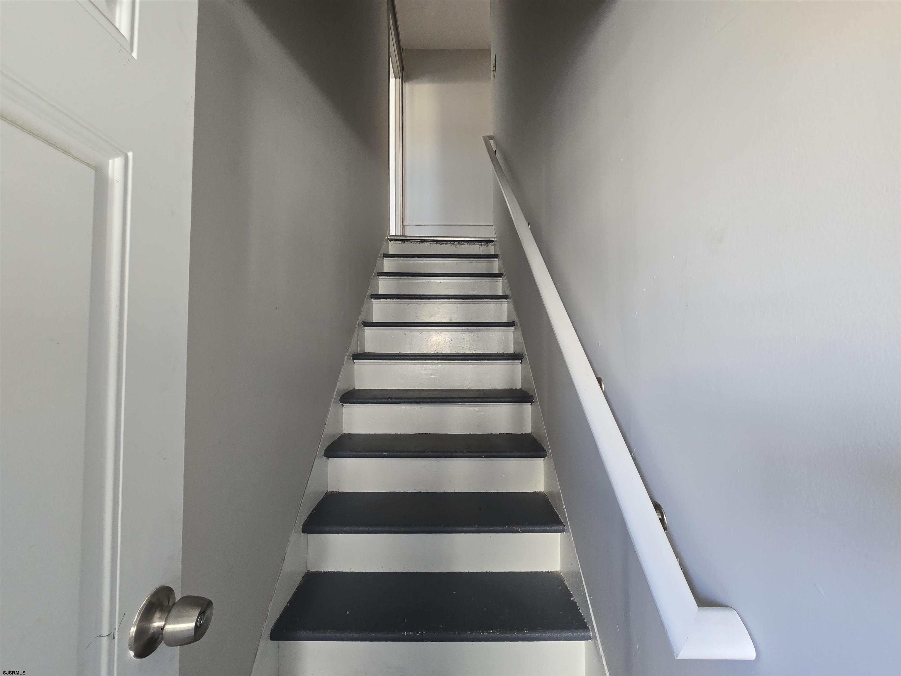 1528 Madison Avenue, Unit B Atlantic City, NJ 08401 - Photo 3 of 12 a view of entryway