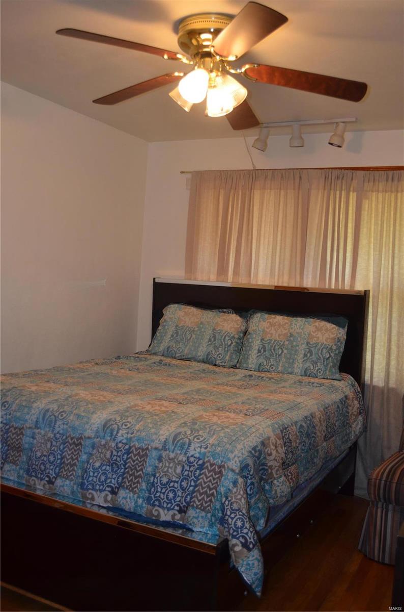 921923 Chain Of Rocks Drive St. Louis, MO 63137 - Photo 12 of 47 Gallery Image 12