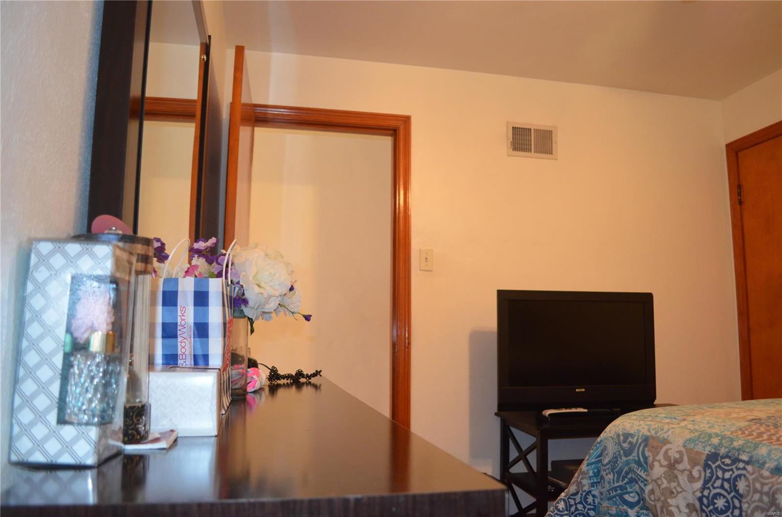 921923 Chain Of Rocks Drive St. Louis, MO 63137 - Photo 13 of 47 Gallery Image 13