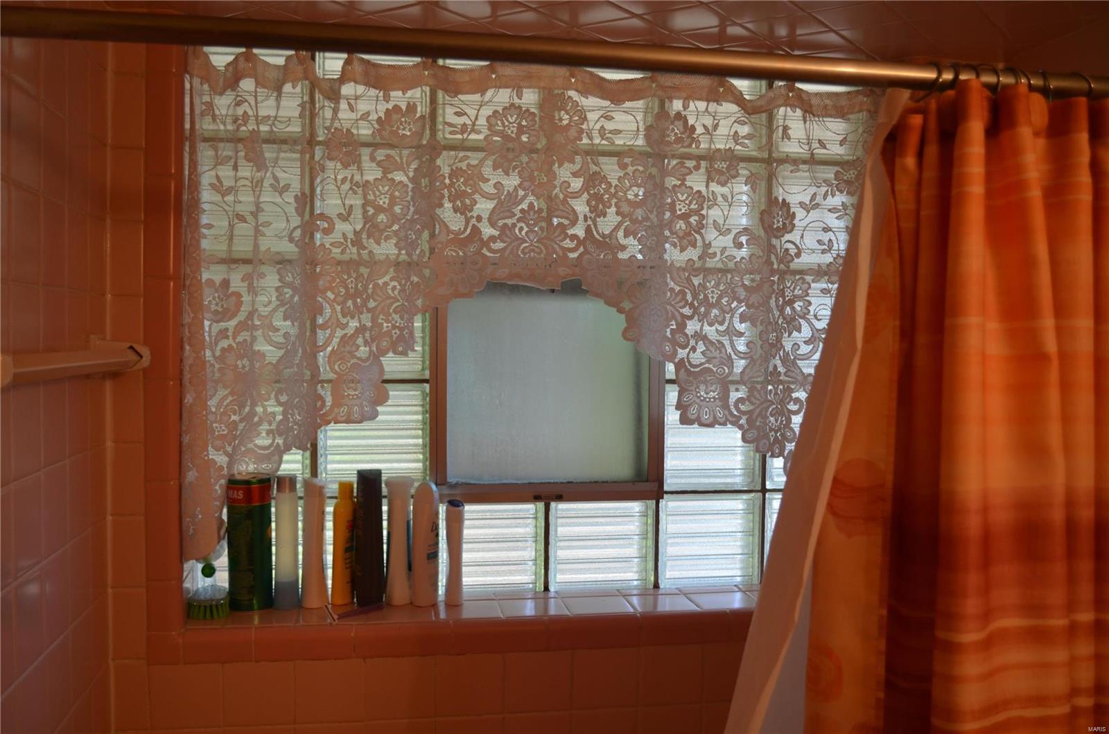 921923 Chain Of Rocks Drive St. Louis, MO 63137 - Photo 18 of 47 Gallery Image 18