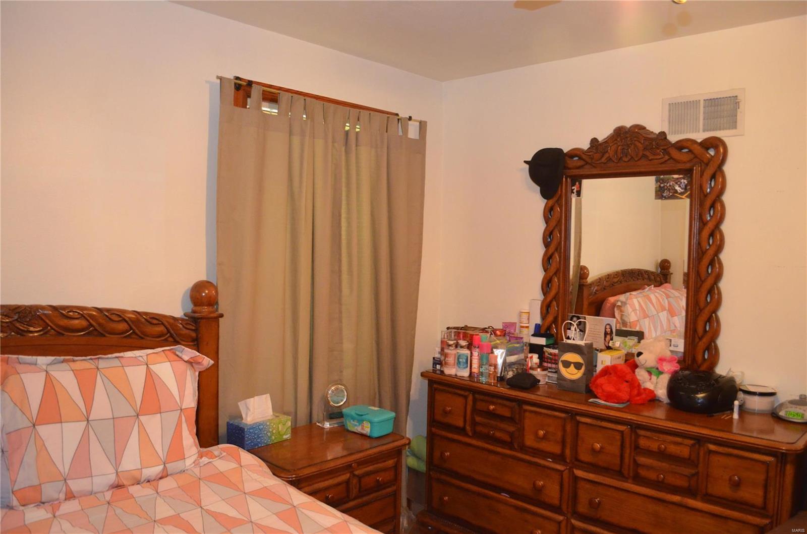 921923 Chain Of Rocks Drive St. Louis, MO 63137 - Photo 20 of 47 Gallery Image 20