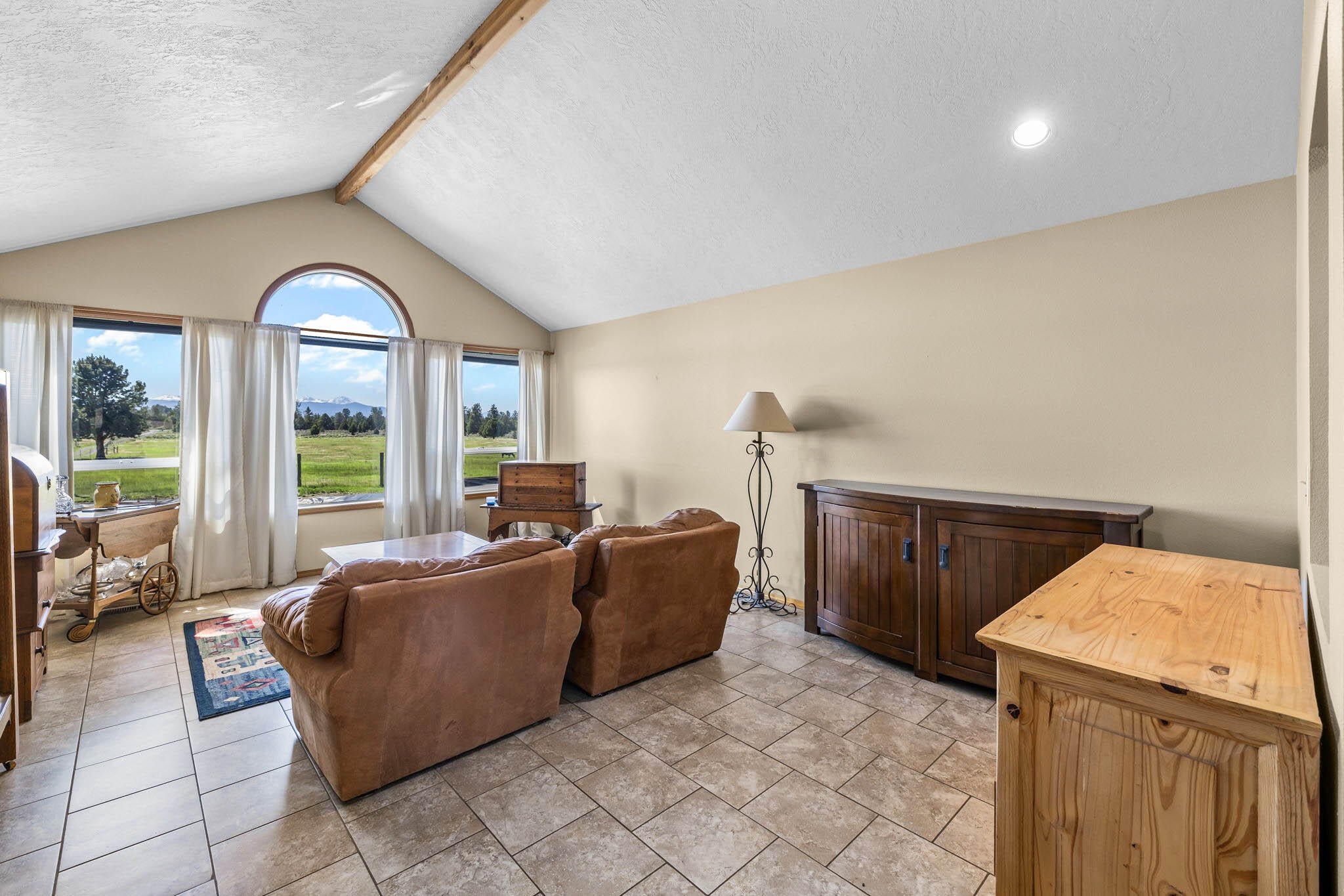 60640 Arnold Market Road Bend, OR 97702 - Photo 9 of 42 2024_07_02_60640_arnold_market_road_inte