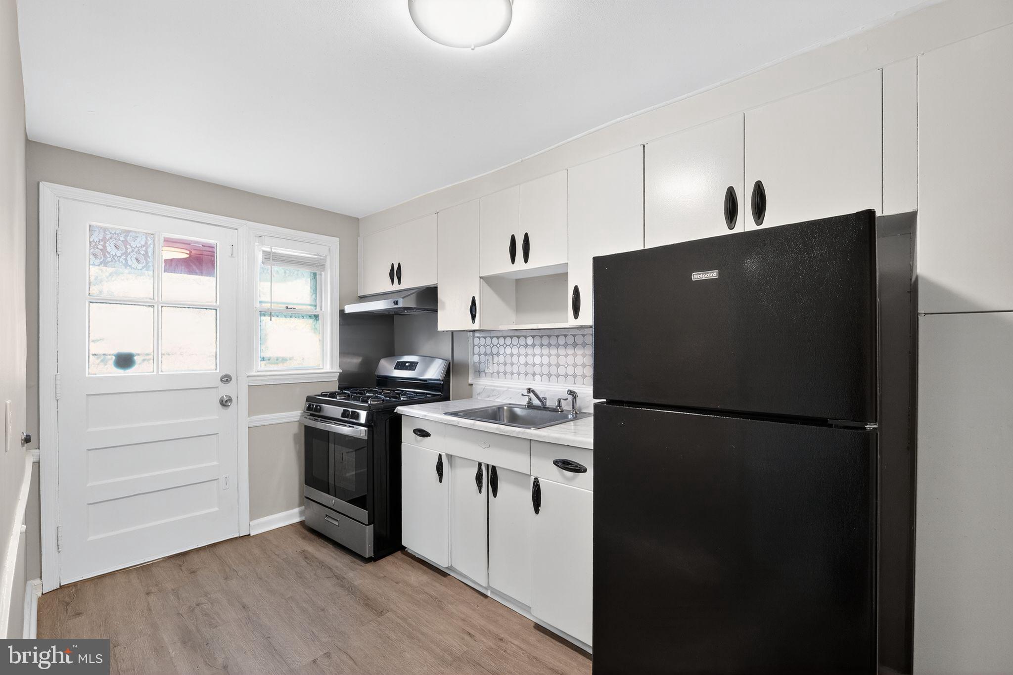 3658 Greenvale Road Baltimore, MD 21229 - Photo 11 of 30