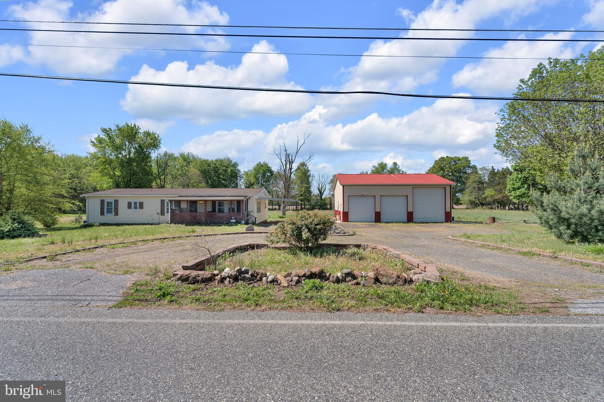 347 Quaker Neck Road Salem, NJ 08079 - Photo 2 of 35 Exterior Front & Pole Barn