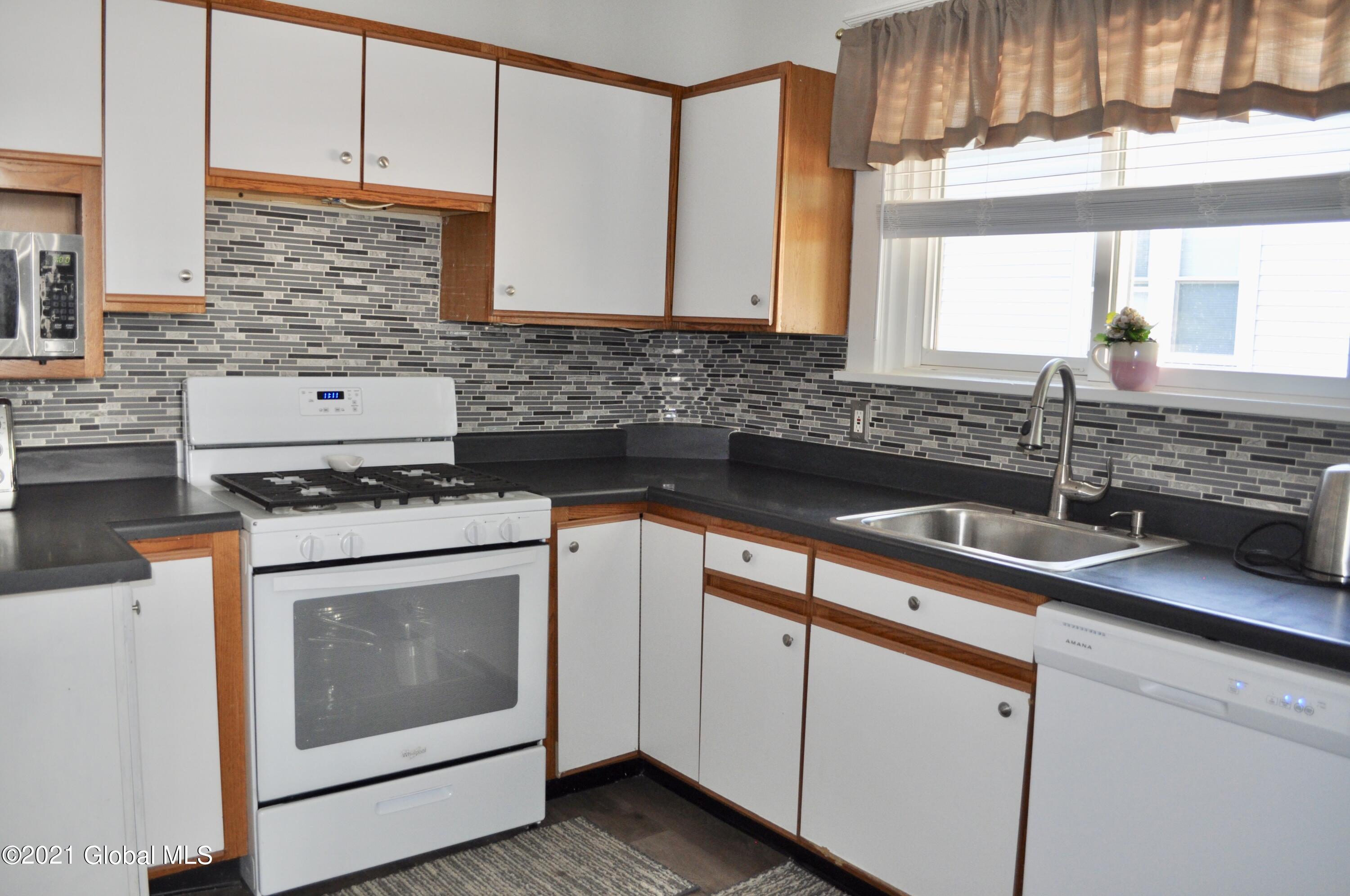 26 Russell Road Albany, NY 12203 - Photo 14 of 21 28