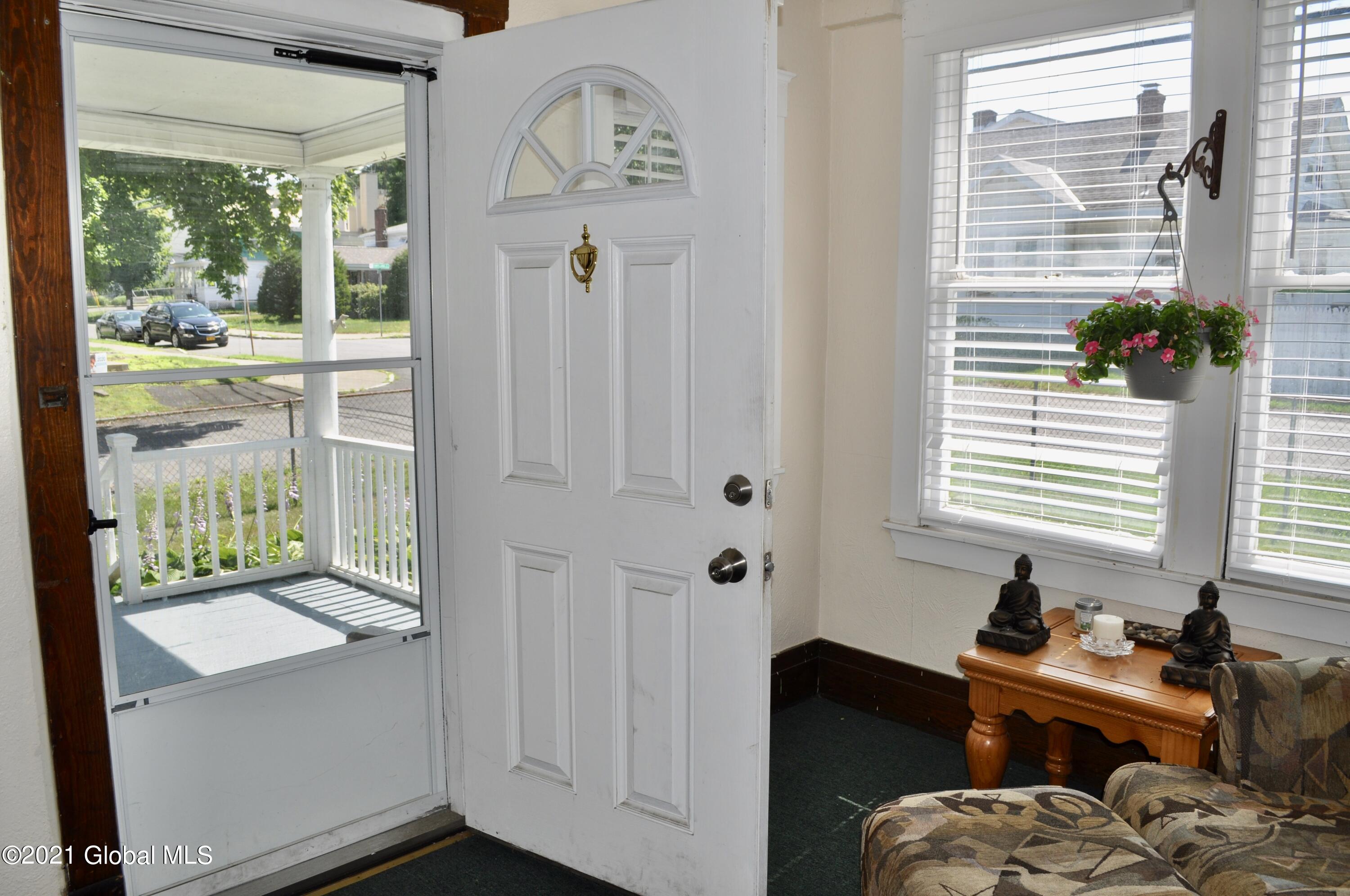 26 Russell Road Albany, NY 12203 - Photo 5 of 21 9