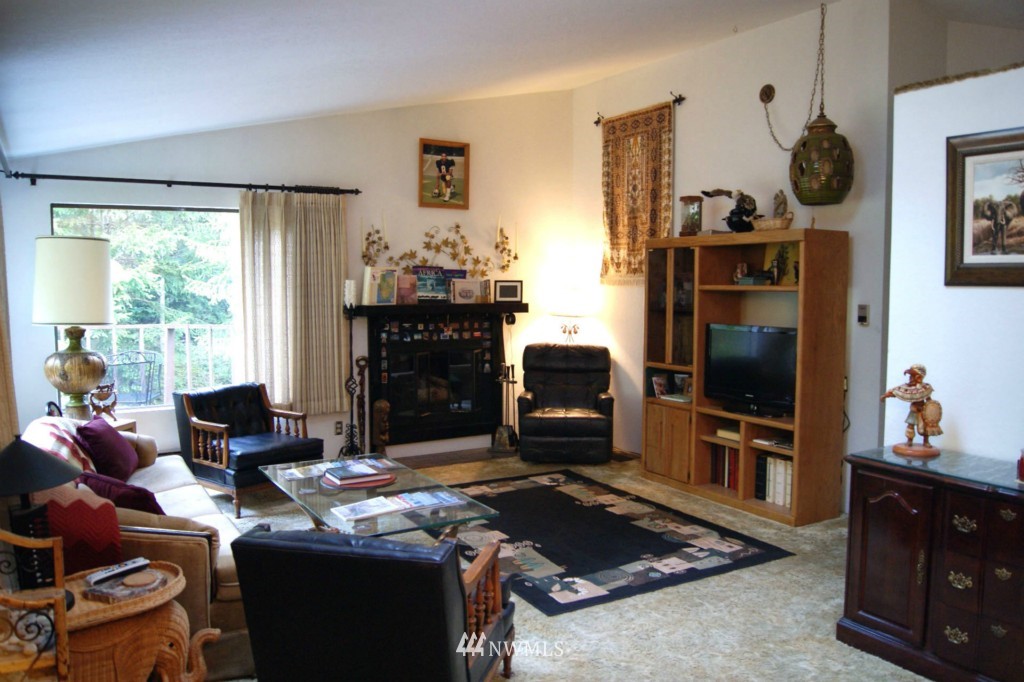 13437 Hadfield Road Southeast Olalla, WA 98359 - Photo 3 of 14 Gallery Image 3