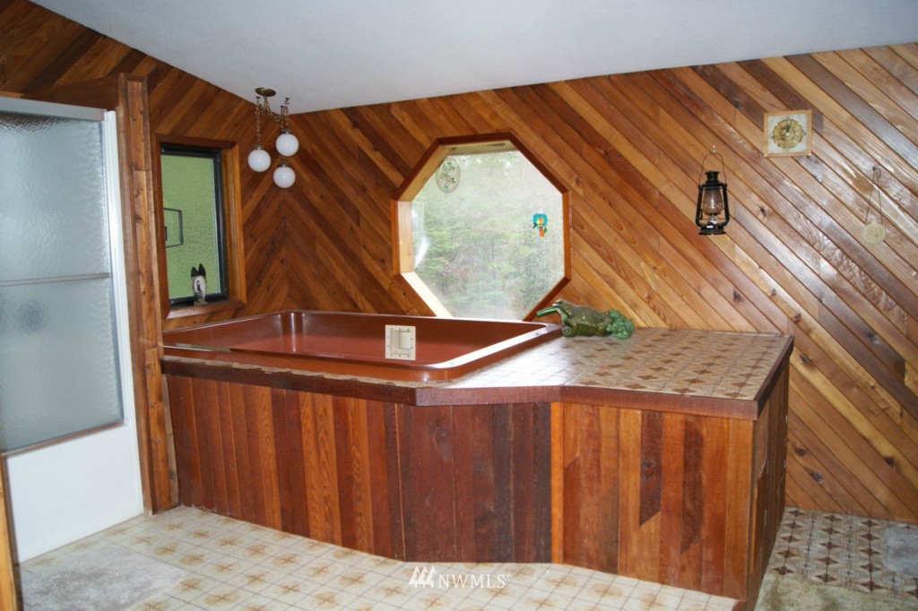 13437 Hadfield Road Southeast Olalla, WA 98359 - Photo 4 of 14 Gallery Image 4