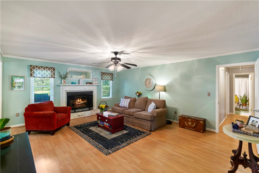 303 Old Colony Court Anderson, SC 29621 - Photo 4 of 33 Gallery Image 4