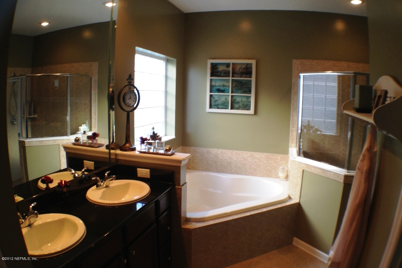 6092 White Tip Road Jacksonville, FL 32258 - Photo 3 of 32 a bathroom with a tub sink and mirror
