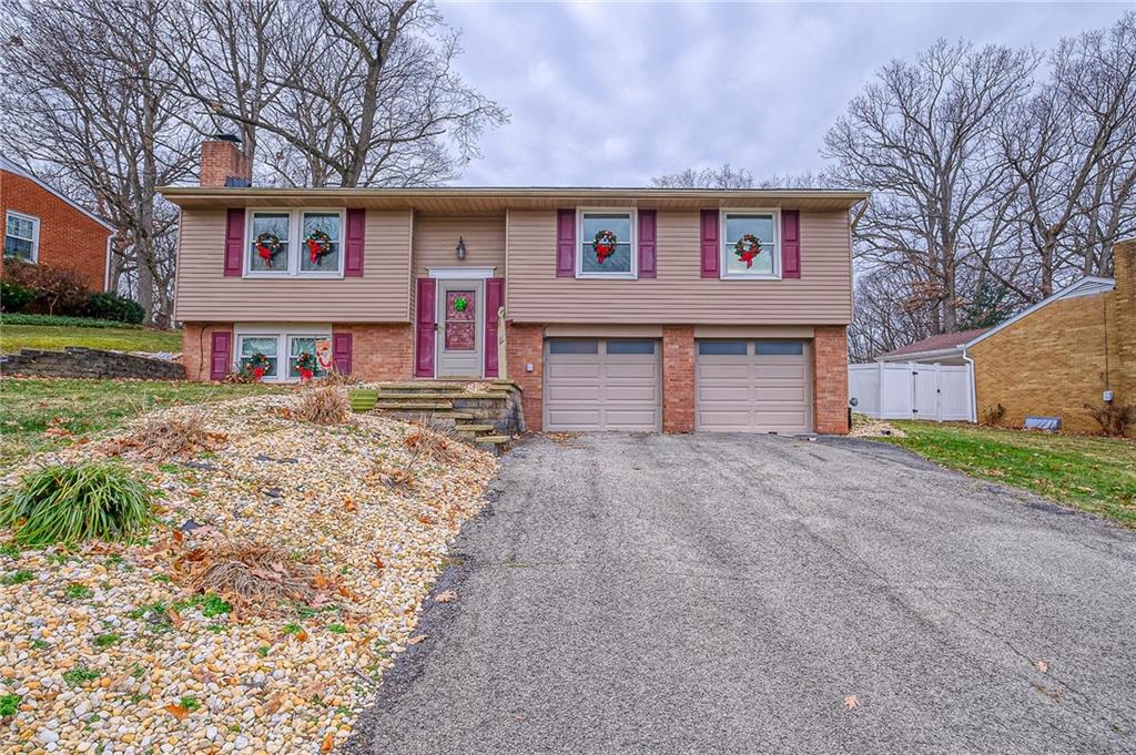 206 Wyngate Road Coraopolis, PA 15108 - Photo 2 of 20 Gallery Image 2