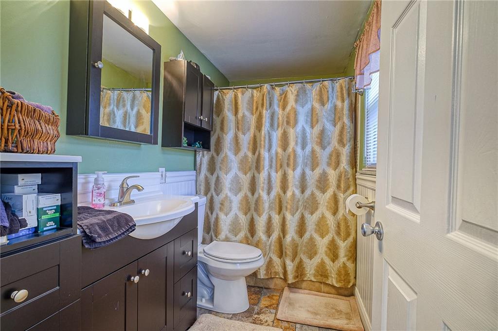 206 Wyngate Road Coraopolis, PA 15108 - Photo 9 of 20 Gallery Image 9