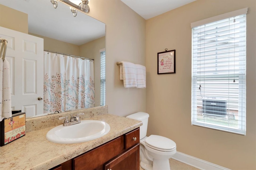 180 Crooked Cedar Way Pendleton, SC 29670 - Photo 15 of 26 Full Guest Bath