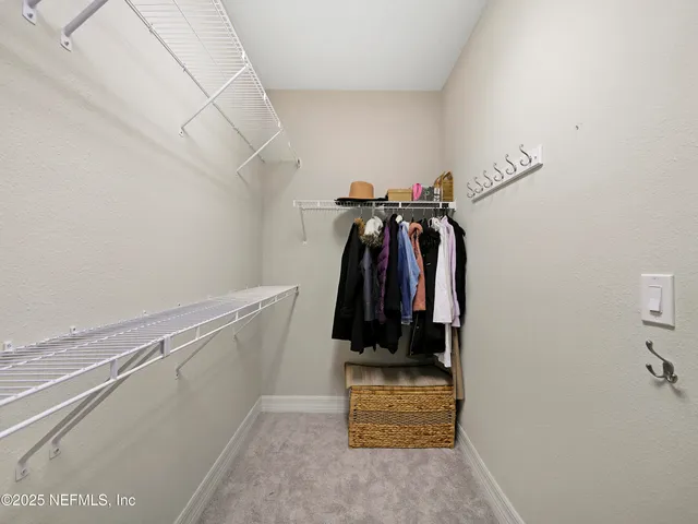 a view of a back yard