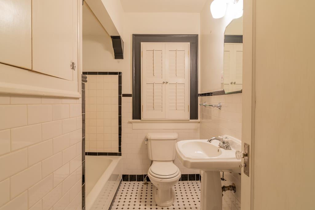 1505 16th Avenue Columbus, GA 31901 - Photo 14 of 22 a bathroom with a sink toilet and mirror