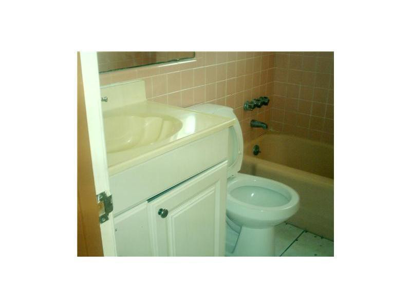 1681 Northwest 60th Avenue, Unit B Sunrise, FL 33313 - Photo 3 of 4 Bathroom