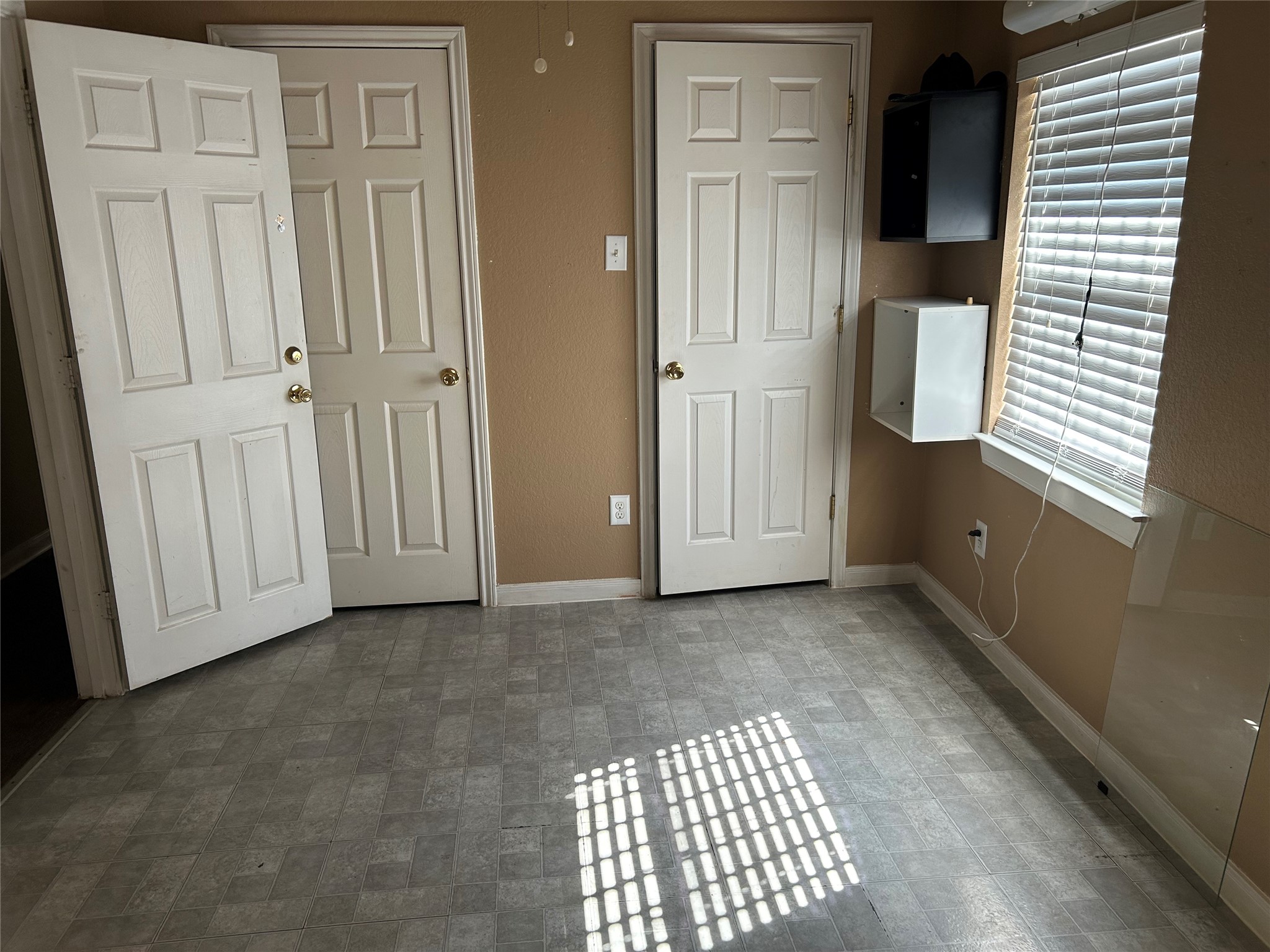 2217 Chew Street Houston, TX 77020 - Photo 15 of 17 an empty room with windows