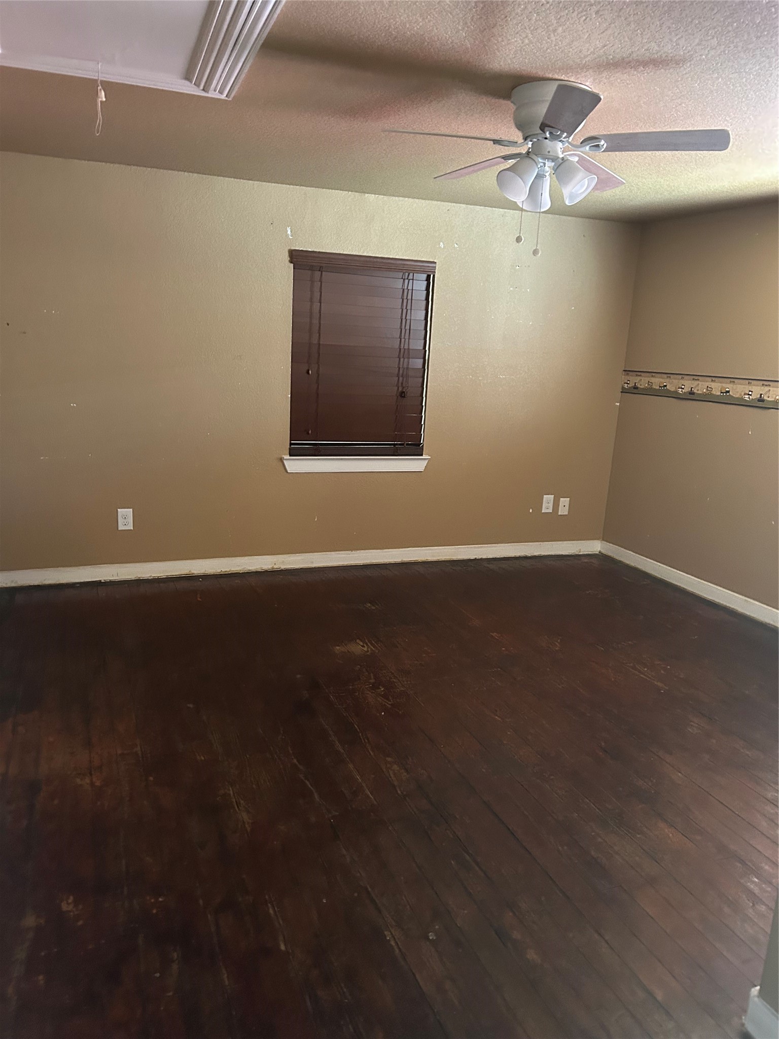2217 Chew Street Houston, TX 77020 - Photo 16 of 17 a view of an empty room with a window