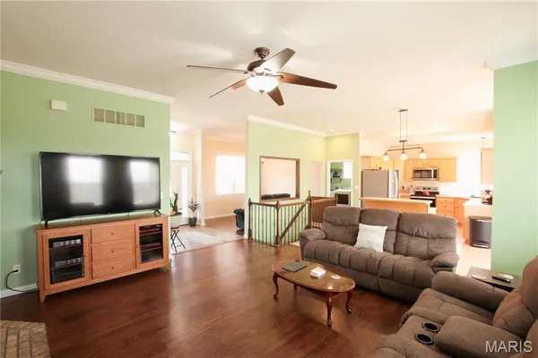 $675,000 | 910 Oak Pass Lane, Sullivan, MO 63080