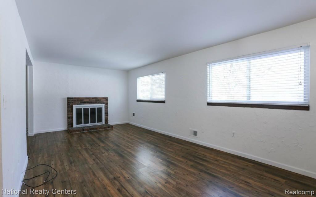 36379 Fredericksburg Road Farmington, MI 48331 - Photo 10 of 25 9-photo-web-1680x1050-128288.jpg