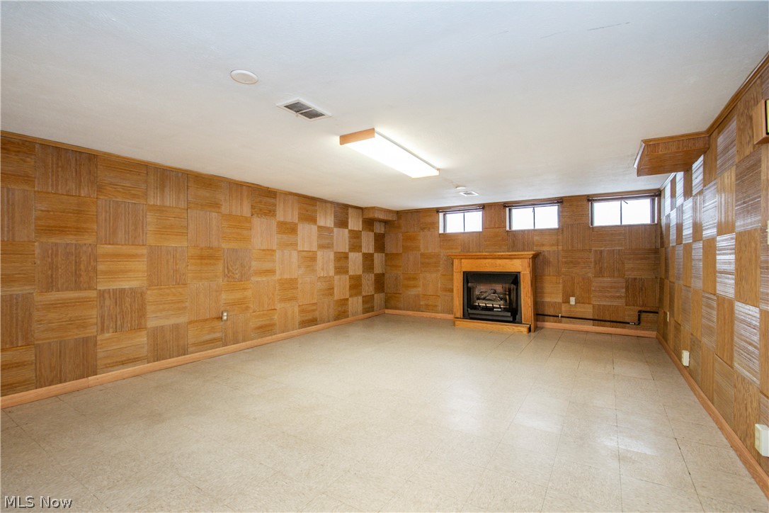 2236 Fenwick Road Cleveland, OH 44118 - Photo 20 of 32 Gallery Image 20