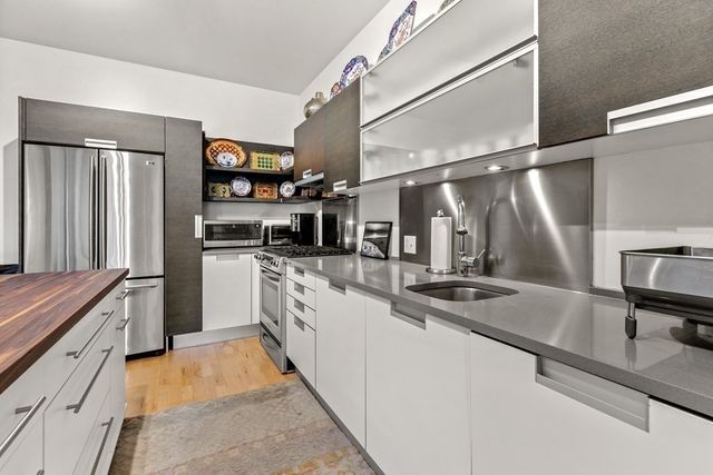 $810,140 | 346 Congress Street, Unit 511, Boston, MA 02210